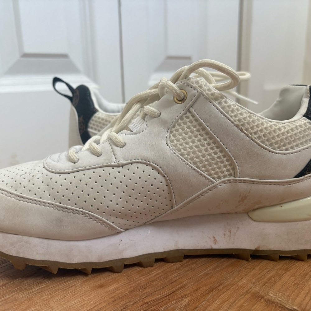 Woman’s GUESS Sneakers - Picture 4 of 6